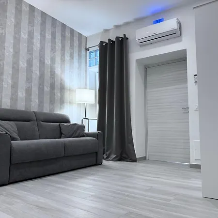 Home-carrara Neapol